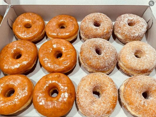 24 ชั่วโมงระบบยกอัตโนมัติ เครื่องขายเค้กด้วยกรอบประตูเหล็กทั้งหมดและแก้วลดหมอก